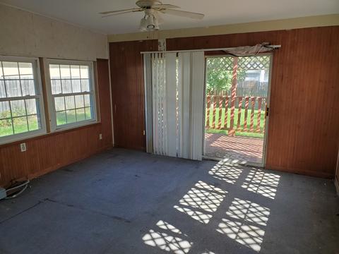 555 Wilcox Ave, Elgin, IL 60123 photo 11