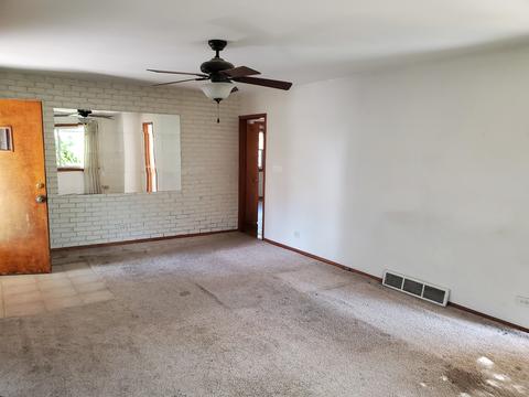 555 Wilcox Ave, Elgin, IL 60123 photo 5