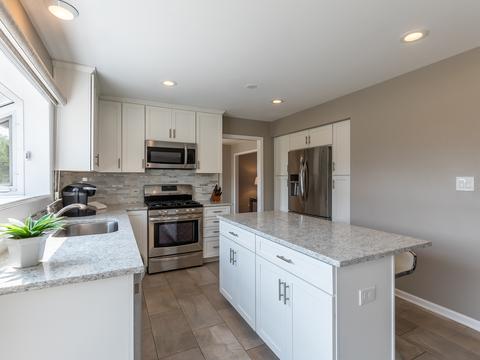 1935 Fairway Ct, Hoffman Estates, IL 60169 photo 9