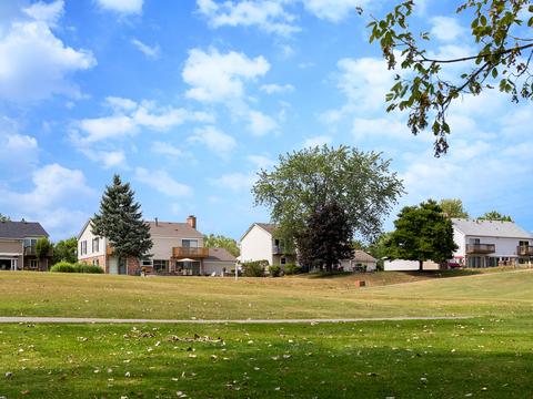 1935 Fairway Ct, Hoffman Estates, IL 60169 photo 3
