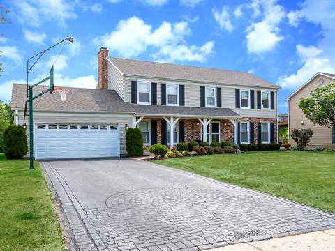 1935 Fairway Ct, Hoffman Estates, IL 60169 photo 1