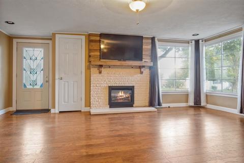 403 W North St, Danvers, IL 61732 photo 3