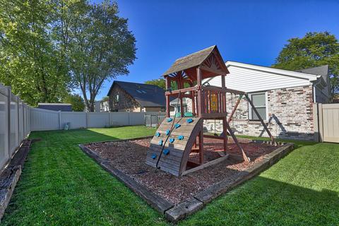 463 Simone Dr, Des Plaines, IL 60016 photo 26