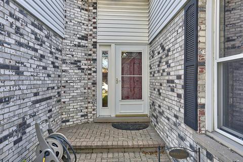 463 Simone Dr, Des Plaines, IL 60016 photo 2