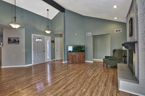 463 Simone Dr, Des Plaines, IL 60016 photo 5