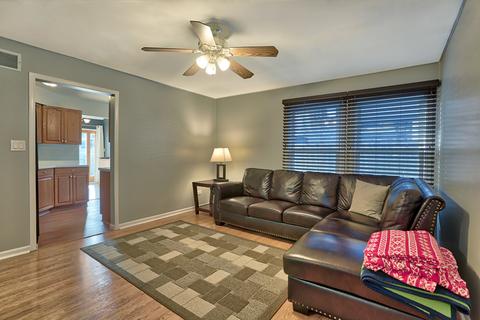 463 Simone Dr, Des Plaines, IL 60016 photo 8