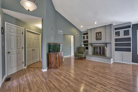 463 Simone Dr, Des Plaines, IL 60016 photo 4