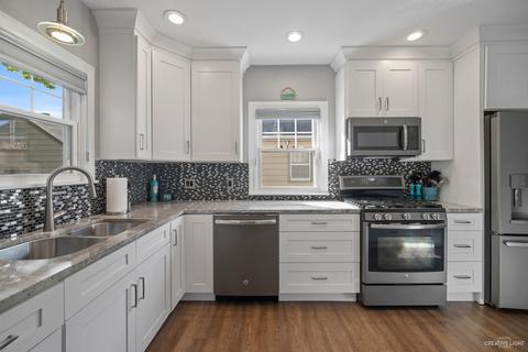79 S Alfred Ave, Elgin, IL 60123 photo 8