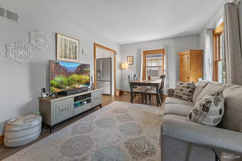 79 S Alfred Ave, Elgin, IL 60123 photo 3