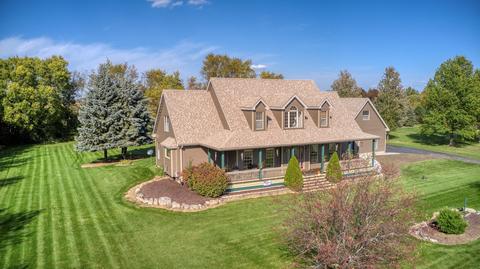 2304 Fox Bluff Ln, Spring Grove, IL 60081 photo 2