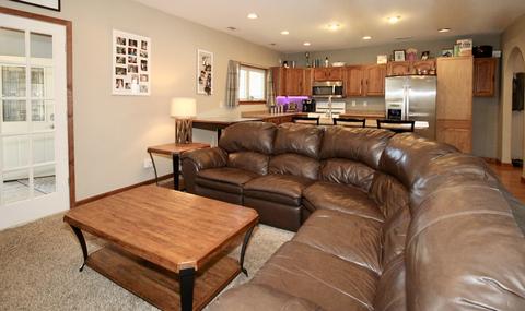 100 Elm St, Le Roy, IL 61752 photo 2