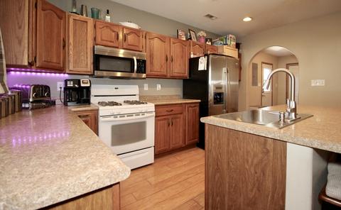 100 Elm St, Le Roy, IL 61752 photo 4
