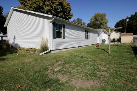 100 Elm St, Le Roy, IL 61752 photo 24
