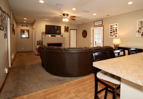 100 Elm St, Le Roy, IL 61752 photo 5