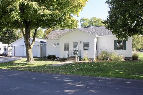 100 Elm St, Le Roy, IL 61752 photo 1