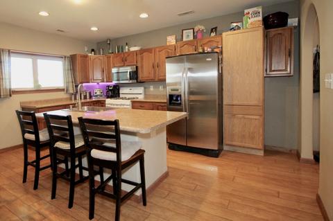 100 Elm St, Le Roy, IL 61752 photo 3