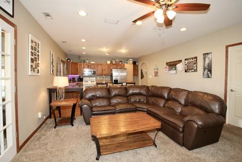 100 Elm St, Le Roy, IL 61752 photo 6