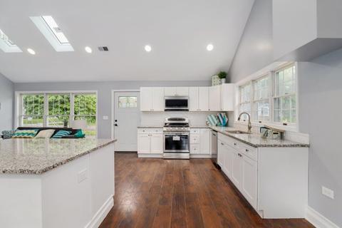 1704 Maple Ave, Northbrook, IL 60062 photo 10