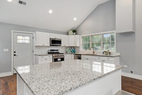 1704 Maple Ave, Northbrook, IL 60062 photo 9