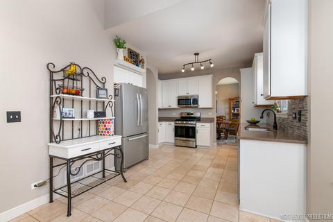 11654 S Decathalon Ln, Plainfield, IL 60585 photo 9