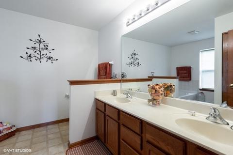 15039 Meadow Ln, Plainfield, IL 60544 photo 9