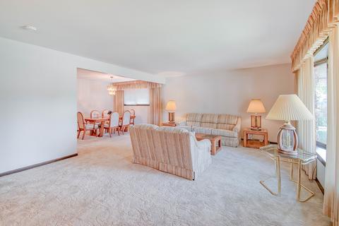 3215 Plum Grove Dr, Rolling Meadows, IL 60008 photo 3