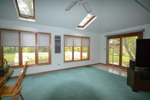 1279 Meadow Ln, Elgin, IL 60123 photo 4