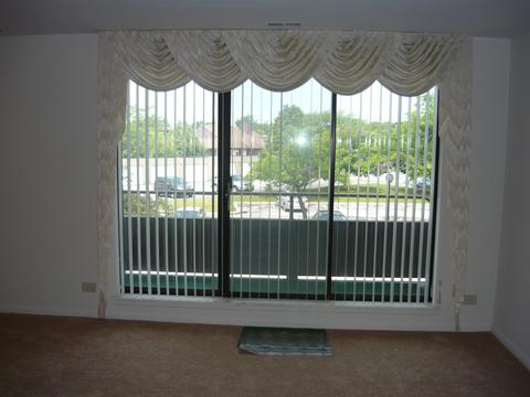 7 E Carriageway Dr #210, Hazel Crest, IL 60429 photo 4
