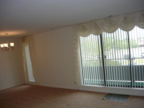 7 E Carriageway Dr #210, Hazel Crest, IL 60429 photo 3