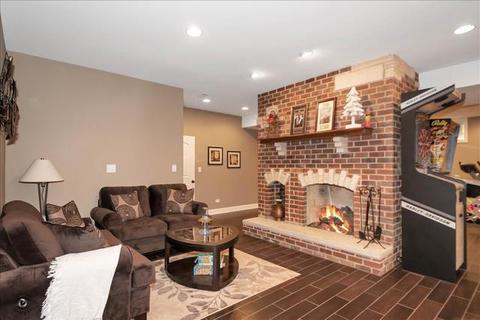 7722 Eleanor Pl, Willowbrook, IL 60527 photo 22
