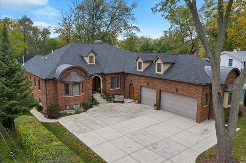 7722 Eleanor Pl, Willowbrook, IL 60527 photo 1