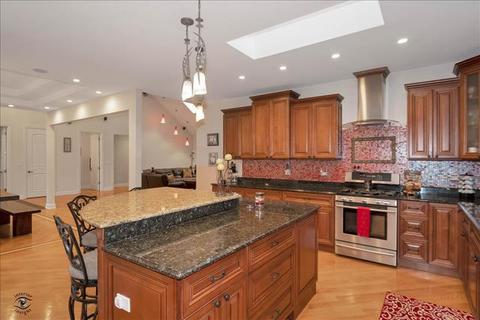 7722 Eleanor Pl, Willowbrook, IL 60527 photo 12