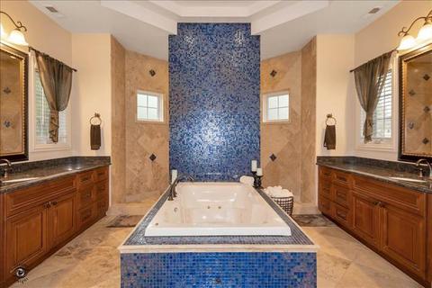 7722 Eleanor Pl, Willowbrook, IL 60527 photo 14