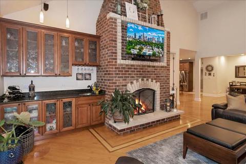 7722 Eleanor Pl, Willowbrook, IL 60527 photo 9