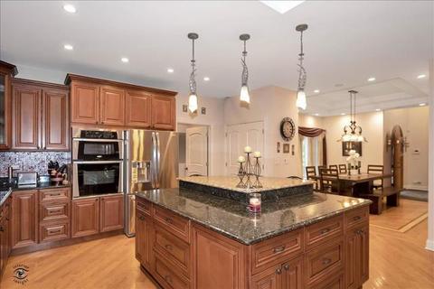 7722 Eleanor Pl, Willowbrook, IL 60527 photo 11