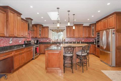 7722 Eleanor Pl, Willowbrook, IL 60527 photo 10