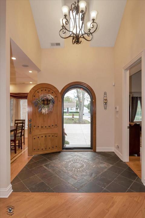 7722 Eleanor Pl, Willowbrook, IL 60527 photo 5