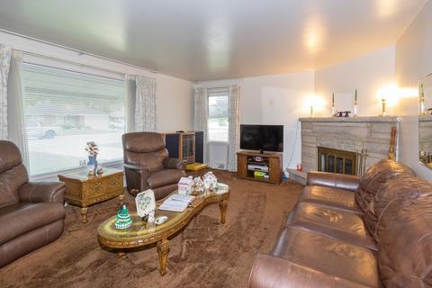 1953 E Locust St, Kankakee, IL 60901 photo 2