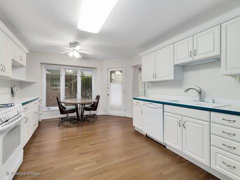 2111 Hallmark Ct, Wheaton, IL 60187 photo 6