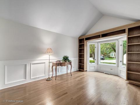 2111 Hallmark Ct, Wheaton, IL 60187 photo 3