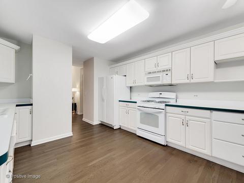 2111 Hallmark Ct, Wheaton, IL 60187 photo 7