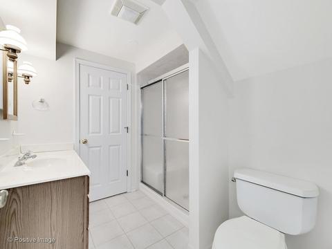 2111 Hallmark Ct, Wheaton, IL 60187 photo 22