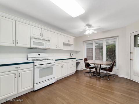 2111 Hallmark Ct, Wheaton, IL 60187 photo 8
