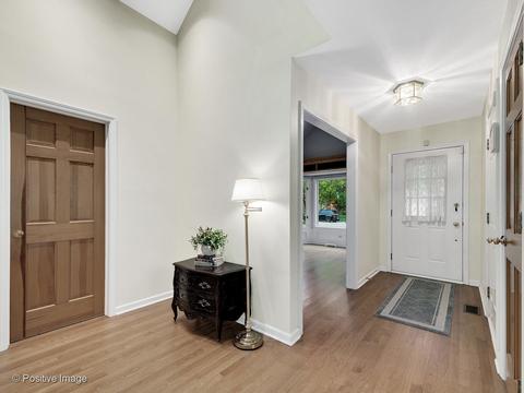 2111 Hallmark Ct, Wheaton, IL 60187 photo 13