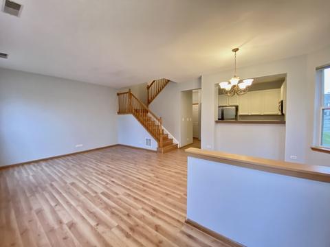 2259 Barrington Dr E, Aurora, IL 60503 photo 2