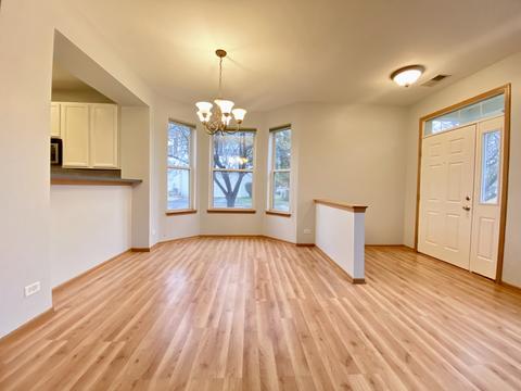 2259 Barrington Dr E, Aurora, IL 60503 photo 4