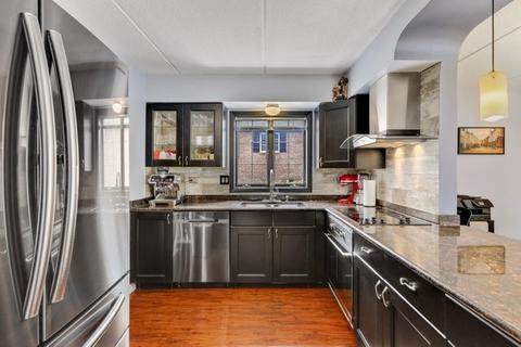 147 Stanhope Dr #B, Willowbrook, IL 60527 photo 4