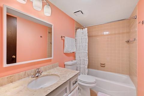 147 Stanhope Dr #B, Willowbrook, IL 60527 photo 11