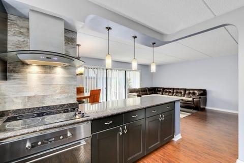147 Stanhope Dr #B, Willowbrook, IL 60527 photo 5