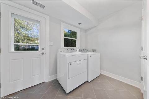 1503 Center Ave, Wheaton, IL 60189 photo 4